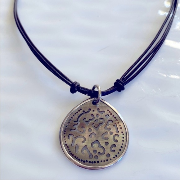 Silpada Carved Abalone a Silver Pendant Necklace N1446 - Picture 5 of 9